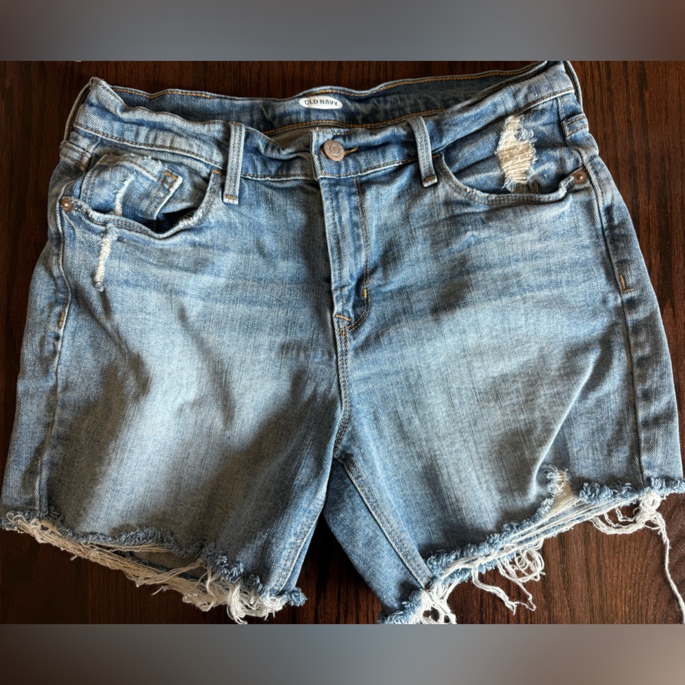 Women’s Old Navy mini jean shorts size 6 - 5” inseam